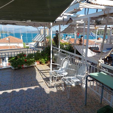 Nikos Rooms&Studios Poros Town Exterior foto