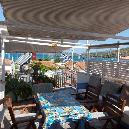 Nikos Rooms&Studios Poros Town Exterior foto