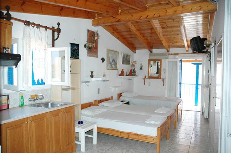 Nikos Rooms&Studios Poros Town Exterior foto